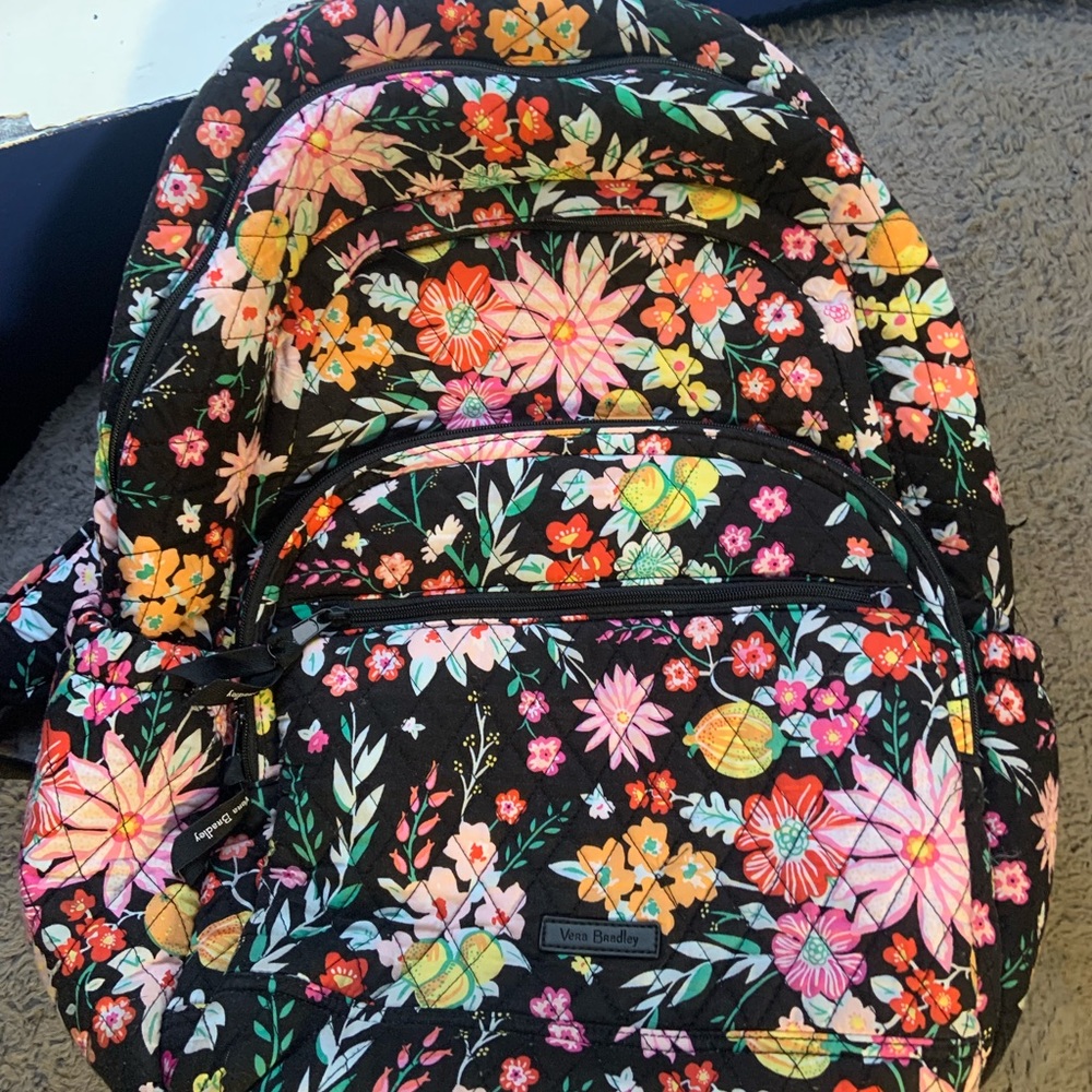 VERA BRADLEY BACKPACK AND LUCNH BOX SET